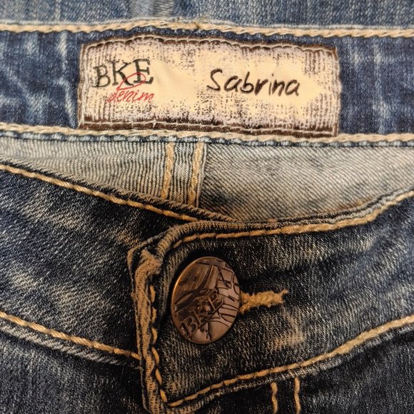 Buckle BKE Sabrina Raw Edge Denim Capri Jean 30/10 - Picture 5 of 7